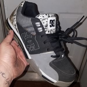 Rare dc shoes versitile